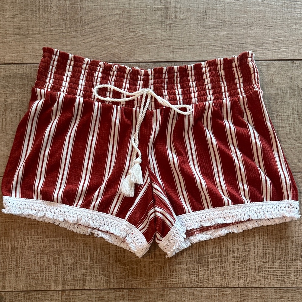 No Boundaries Brick Red and White Festival BOHO Shorts with fringe M 7/8